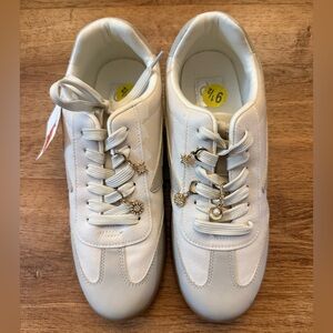 NEW Dolce Vita Cream Women’s Sneakers Size 9.5 NWOB